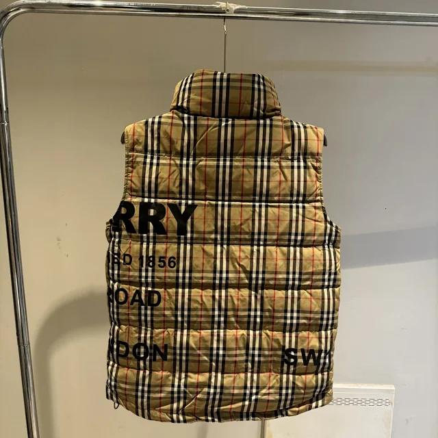Burberry Down Jackets Hooded Puffer Jacket with Check Lining product detail image 3