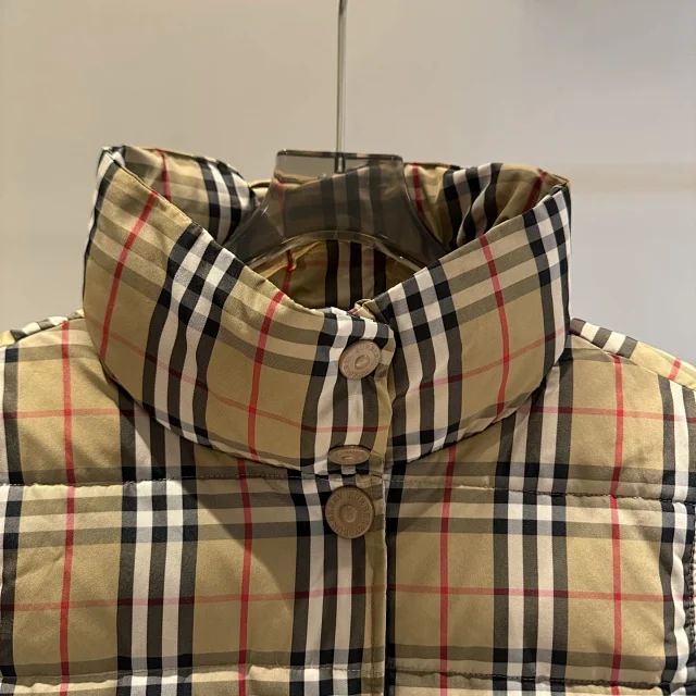 Burberry Down Jackets Hooded Puffer Jacket with Check Lining product detail image 5