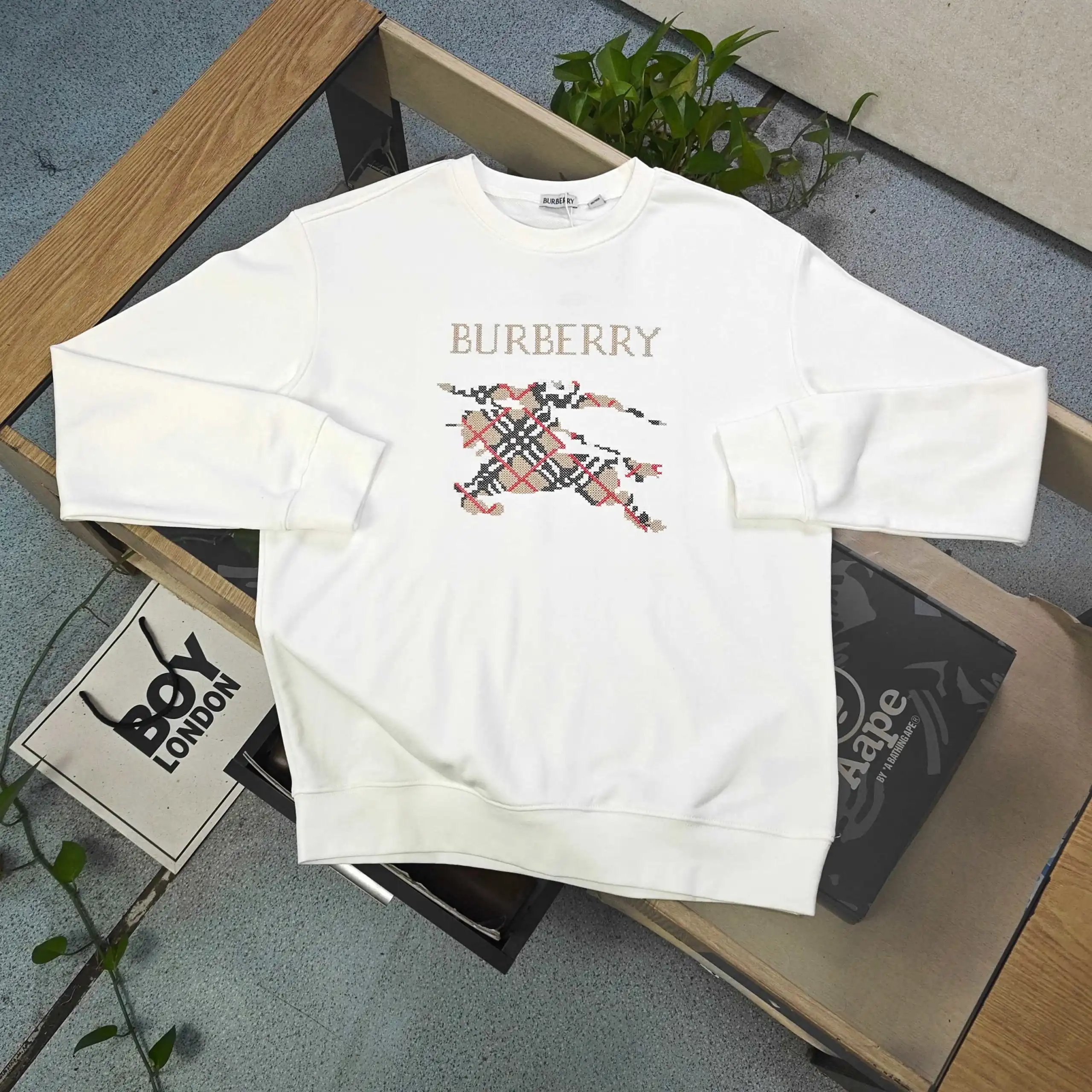 Burberry Hooded sweatshirts with logo patch or embroidered equestrian motif — 10-3