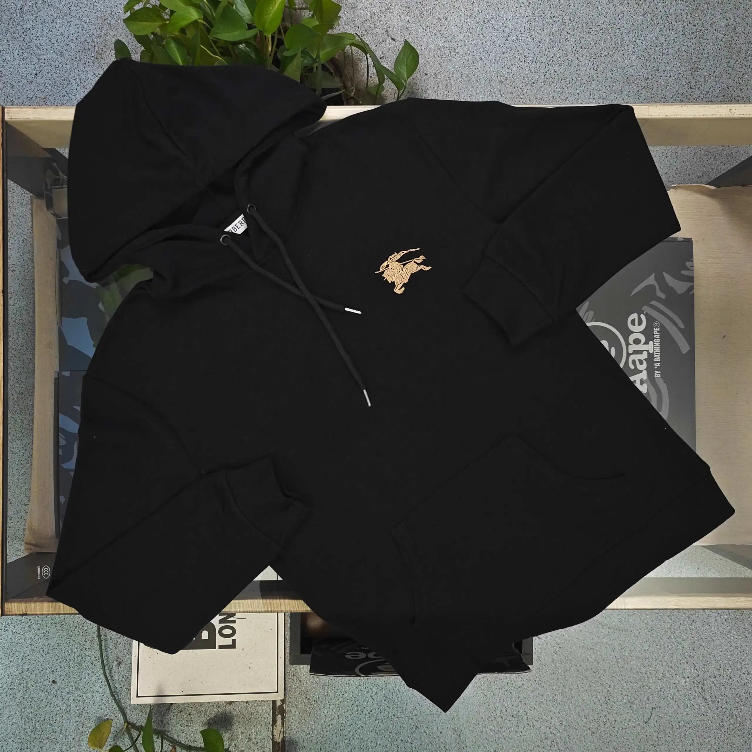 Burberry Hooded sweatshirts with logo patch or embroidered equestrian motif — 8-1