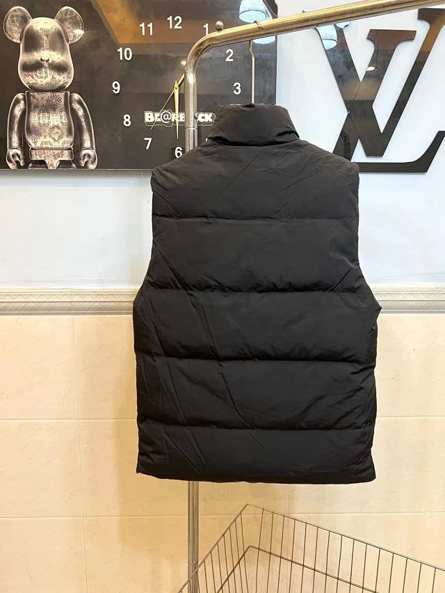 Burberry Down Jackets Hooded Puffer Jacket with Check Lining product detail image 19