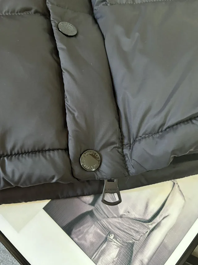 Burberry Down Jackets Hooded Puffer Jacket with Check Lining product detail image 43