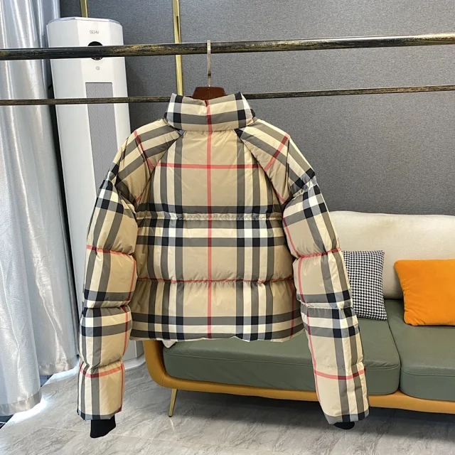 Burberry Down Jackets Hooded Puffer Jacket with Check Lining product detail image 29