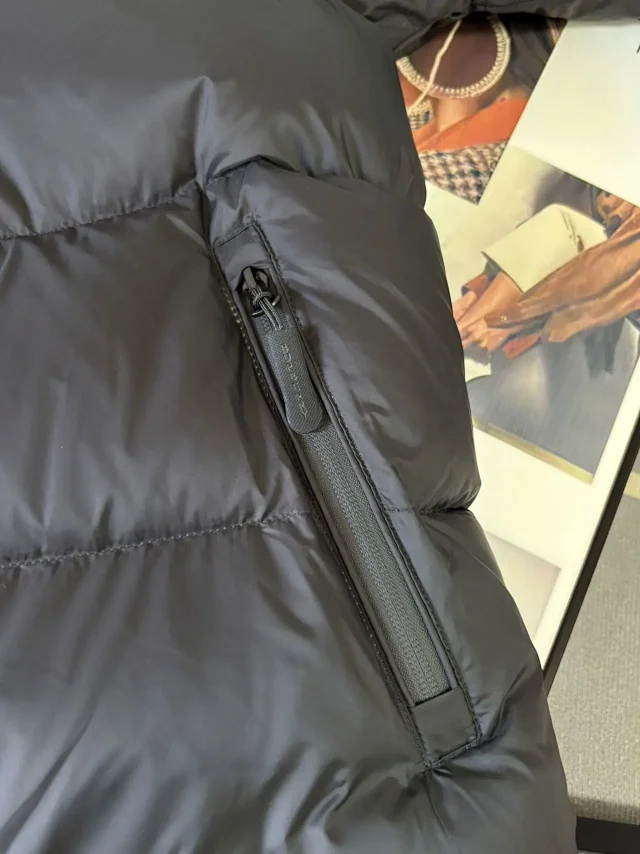 Burberry Down Jackets Hooded Puffer Jacket with Check Lining product detail image 41