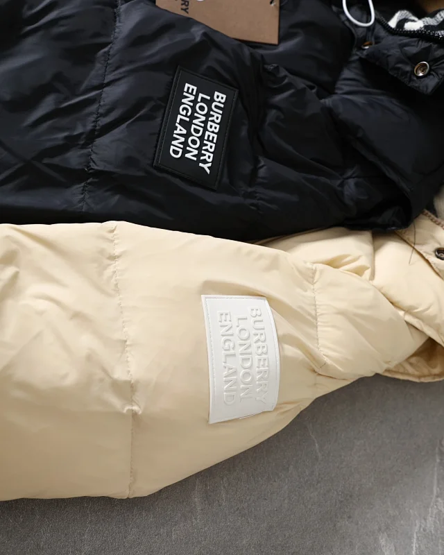 Burberry Down Jackets Hooded Puffer Jacket with Check Lining product detail image 11