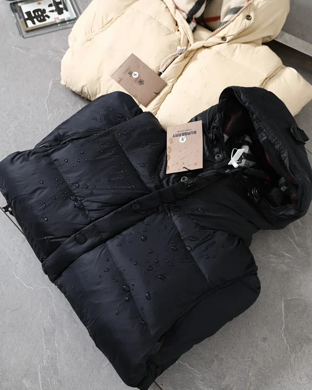 Burberry Down Jackets Hooded Puffer Jacket with Check Lining product detail image 13