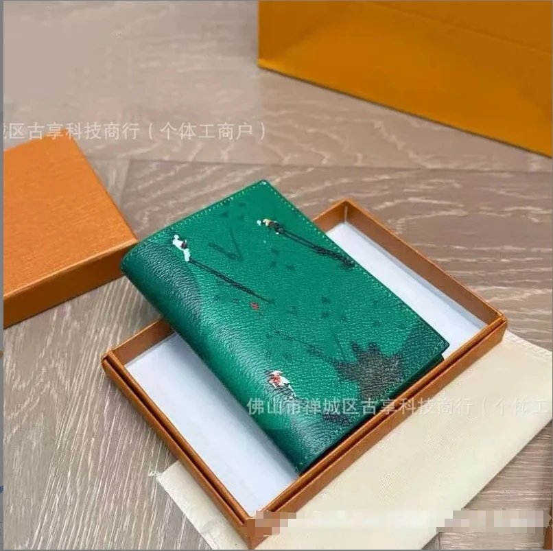 Green Leather Wallet with Embroidered Floral Pattern Compact Bifold