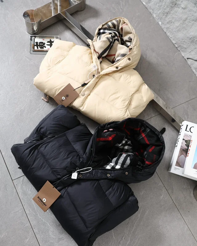 Burberry Down Jackets Hooded Puffer Jacket with Check Lining product detail image 14