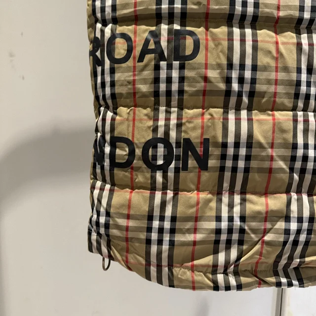 Burberry Down Jackets Hooded Puffer Jacket with Check Lining product detail image 7