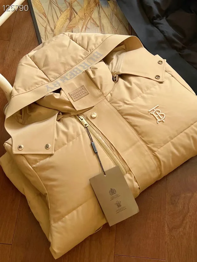 Burberry Down Jackets Hooded Puffer Jacket with Check Lining product detail image 72