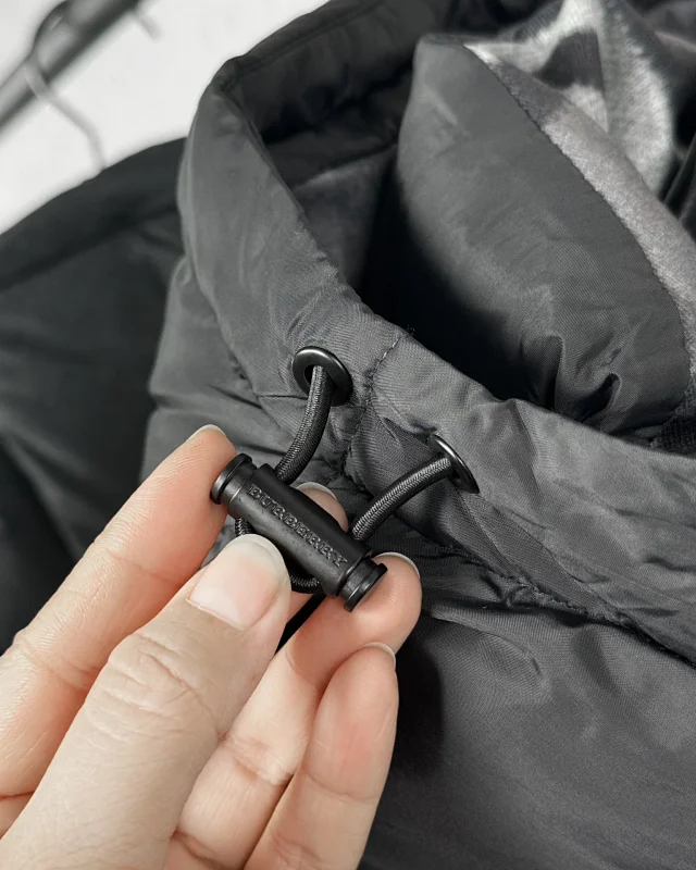 Burberry Down Jackets Hooded Puffer Jacket with Check Lining product detail image 62
