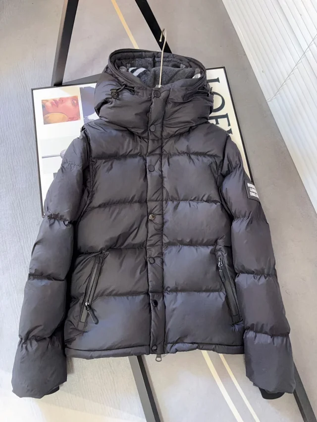 Burberry Down Jackets Hooded Puffer Jacket with Check Lining product detail image 40