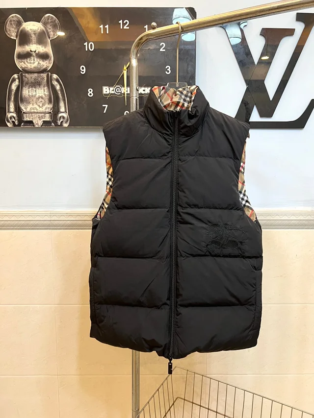Burberry Down Jackets Hooded Puffer Jacket with Check Lining product detail image 18
