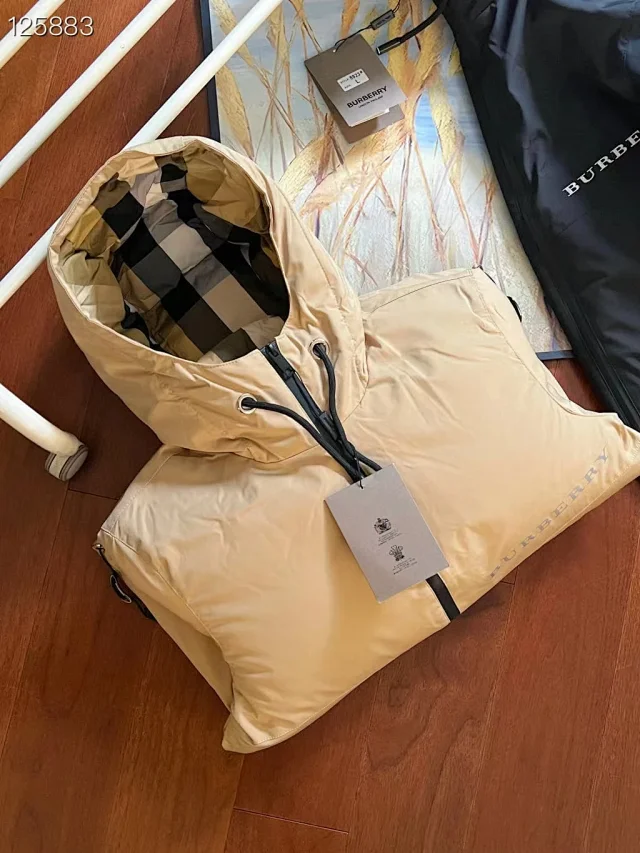 Burberry Down Jackets Hooded Puffer Jacket with Check Lining product detail image 37
