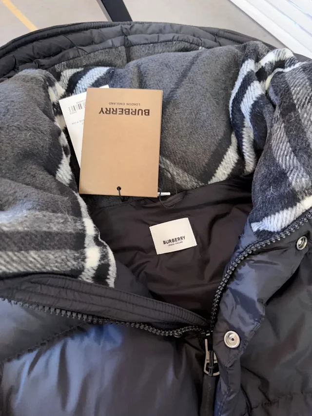 Burberry Down Jackets Hooded Puffer Jacket with Check Lining product detail image 45