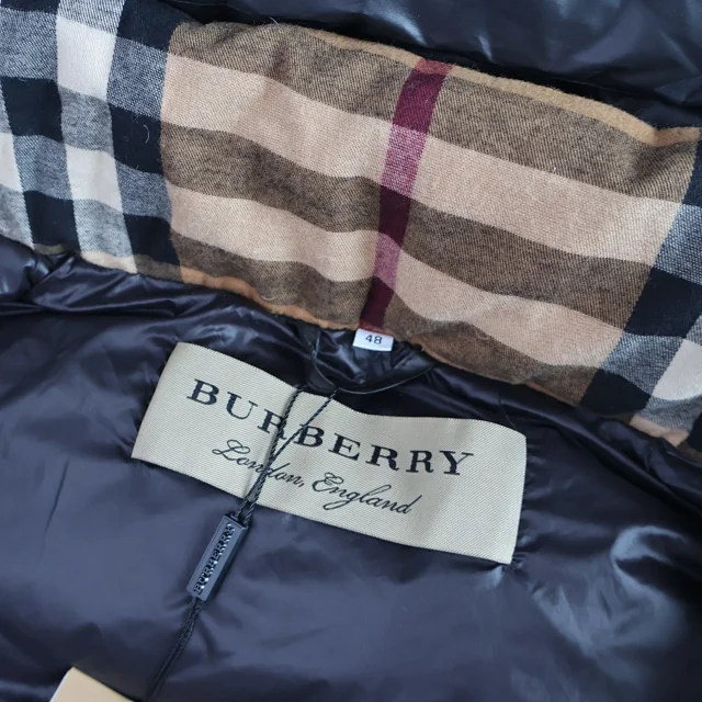 Burberry Down Jackets Hooded Puffer Jacket with Check Lining product detail image 82