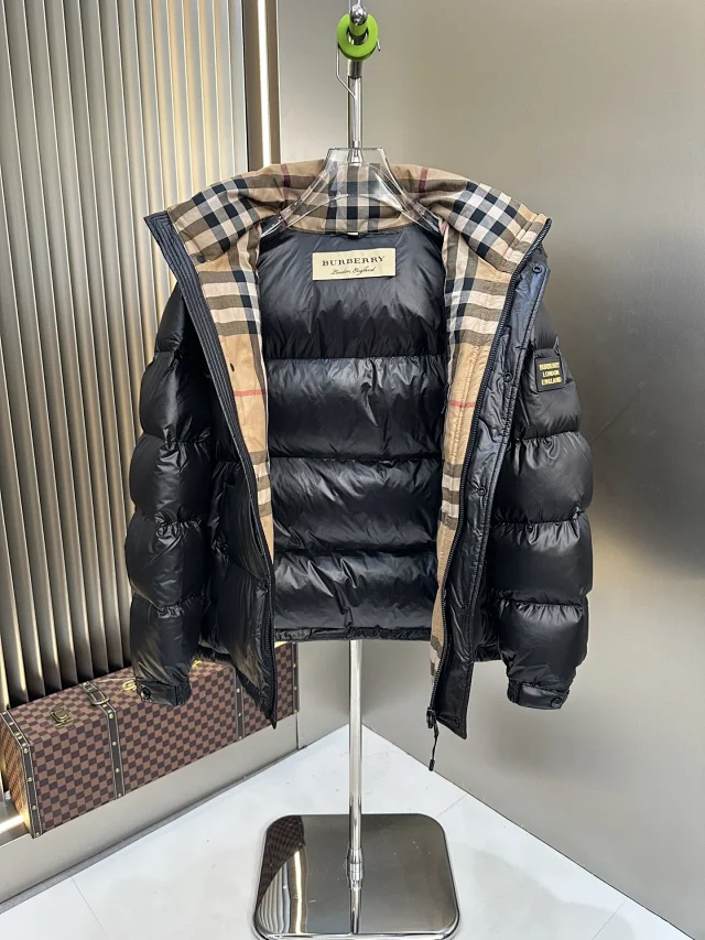 Burberry Down Jackets Hooded Puffer Jacket with Check Lining product detail image 76