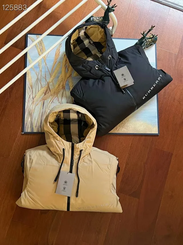 Burberry Down Jackets Hooded Puffer Jacket with Check Lining product detail image 35