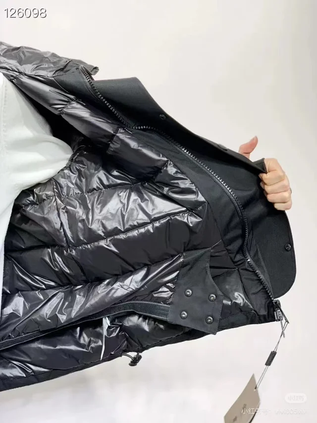 Burberry Down Jackets Hooded Puffer Jacket with Check Lining product detail image 98