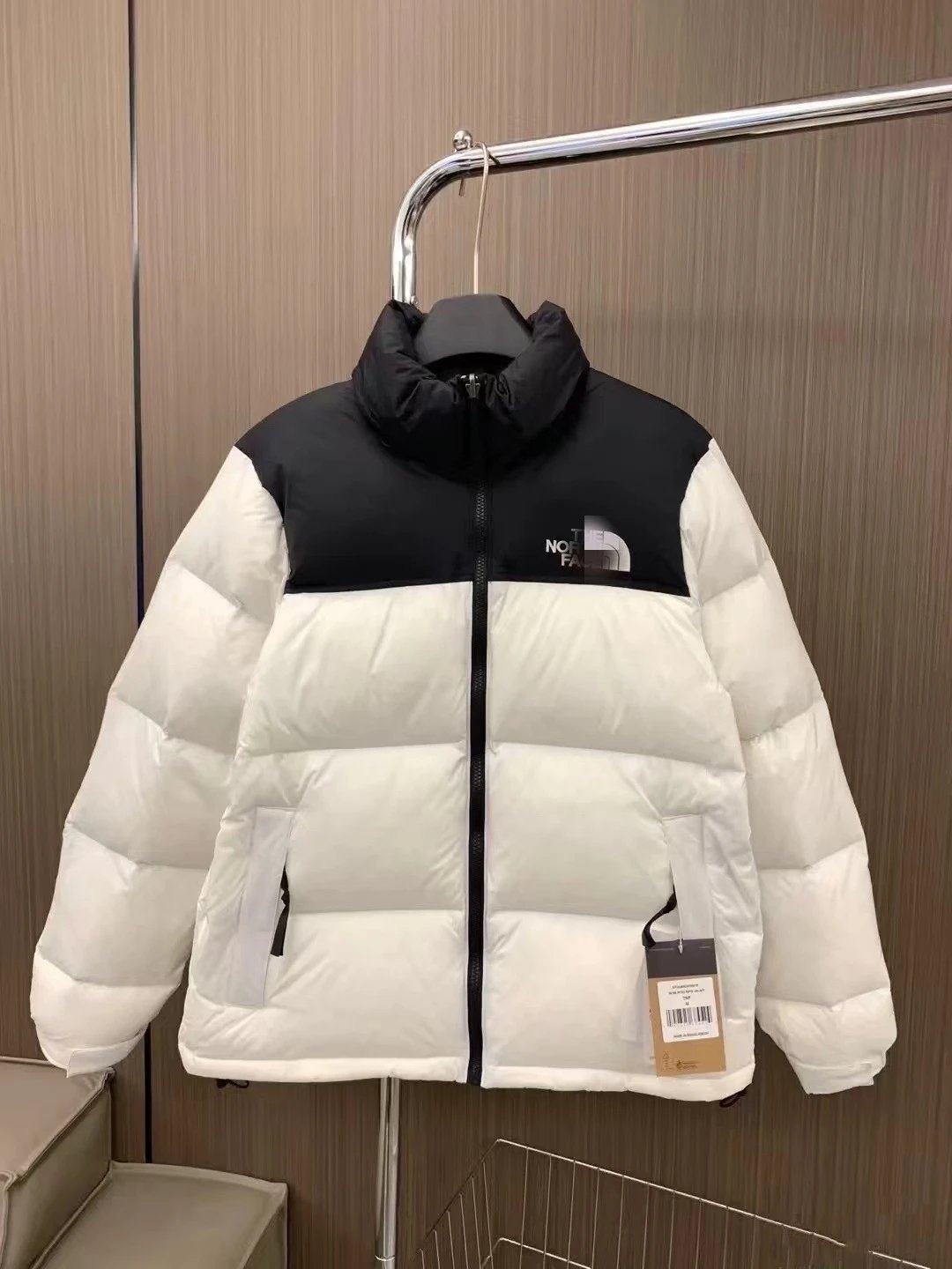 超强福利硬货特价𝗧-𝗵-𝗲-𝗡-𝗼-𝗿-𝘁-𝗵-𝗙-𝗮-𝗰-𝗲--1-9-9-6N-u-p-t-s-e-经典款羽绒服（美版&middot;男女同款) - 131790