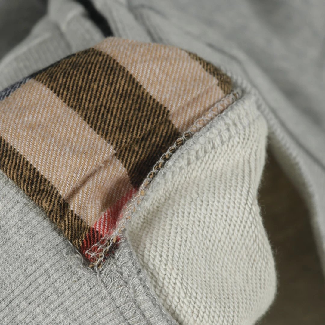 Burberry卫衣  11
