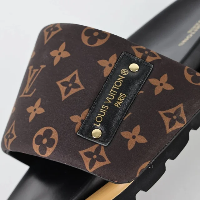 Louis Vuitton Sandals C8 Monogram Slide product detail image 4