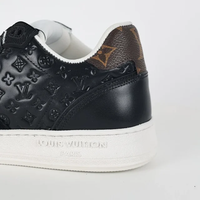 Louis Vuitton Sneakers Low-top lace-up product detail image 33