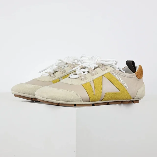 Louis Vuitton Sneakers Low-Profile Lace-Up with V Overlays product detail image 10