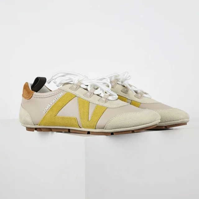 Louis Vuitton Sneakers Low-Profile Lace-Up with V Overlays product detail image 9