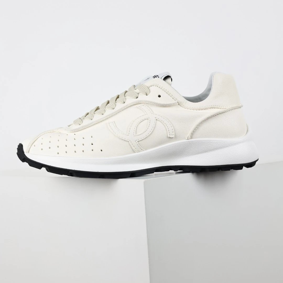 Chanel Sneakers Quilted low-top — Chanel 2025C new running shoes white