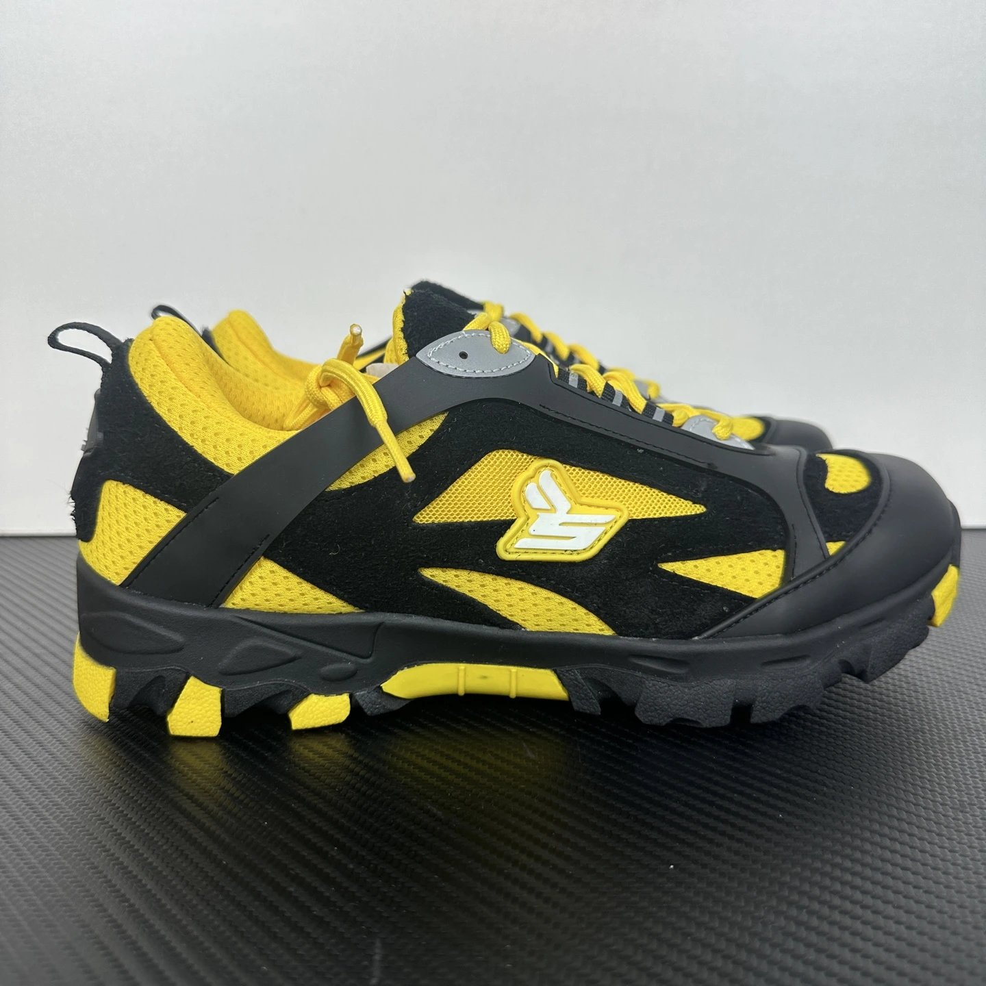 Adventurer Wu Jianhao Black Yellow F25X104Y