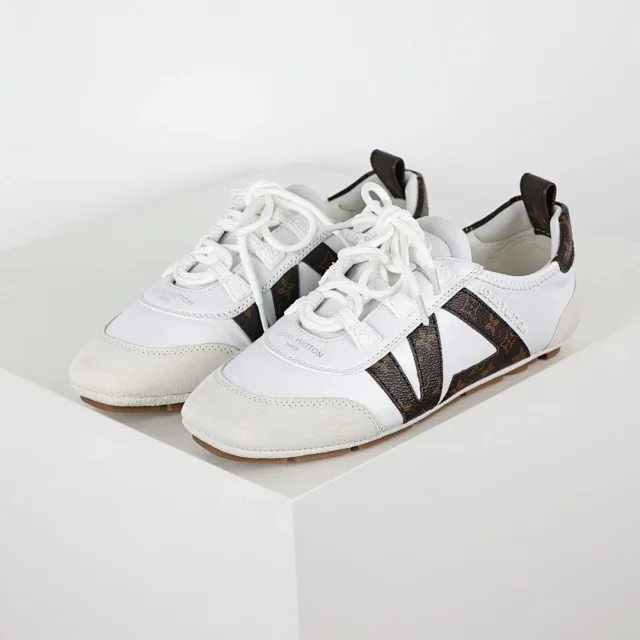 Louis Vuitton Sneakers Low-Profile Lace-Up with V Overlays product detail image 27