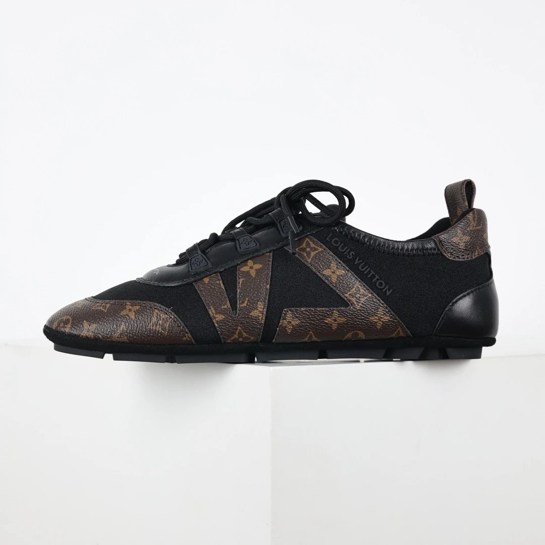 Louis Vuitton Sneakers Low-Profile Lace-Up with V Overlays variant SOURCE-sku:131594644599