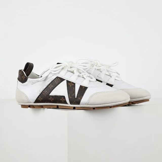 Louis Vuitton Sneakers Low-Profile Lace-Up with V Overlays product detail image 26