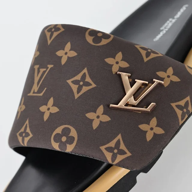 Louis Vuitton Sandals C8 Monogram Slide product detail image 14