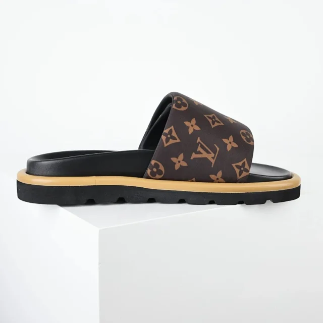 Louis Vuitton Sandals C8 Monogram Slide product detail image 3