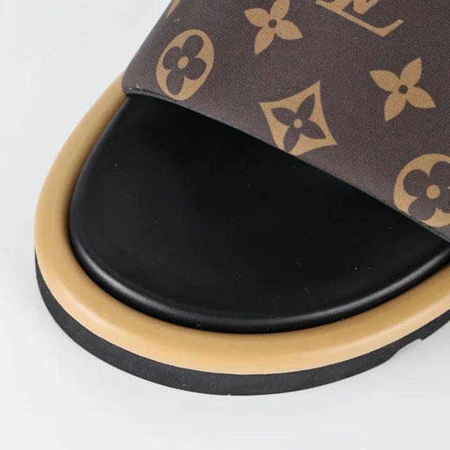 Louis Vuitton Sandals C8 Monogram Slide product detail image 16