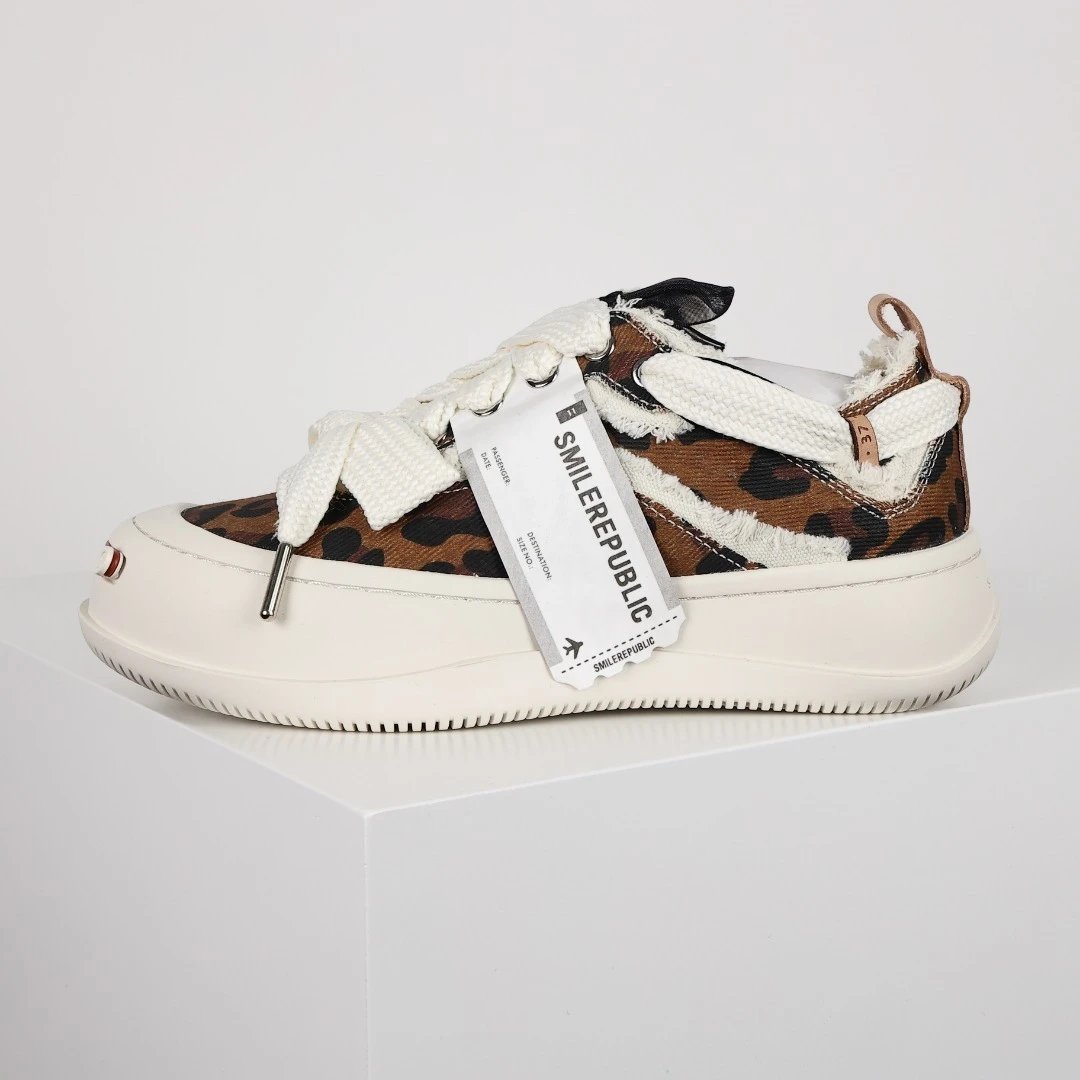 SMILEREPUBLIC Sneakers Frayed Canvas High-Top — Open Smile White Brown
