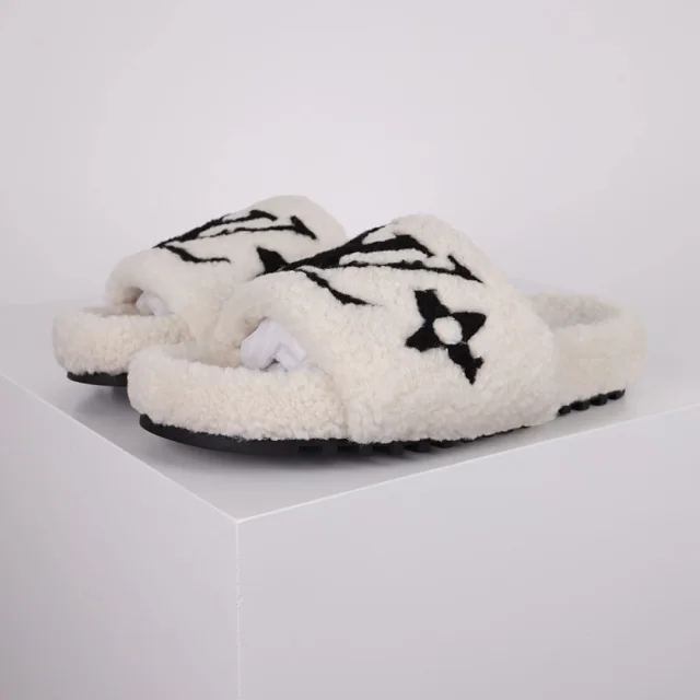 Louis Vuitton Slippers A2 plush open-toe slide product detail image 8