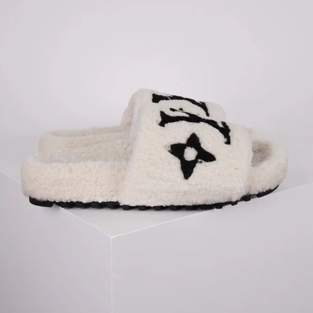 Louis Vuitton Slippers A2 plush open-toe slide product detail image 9