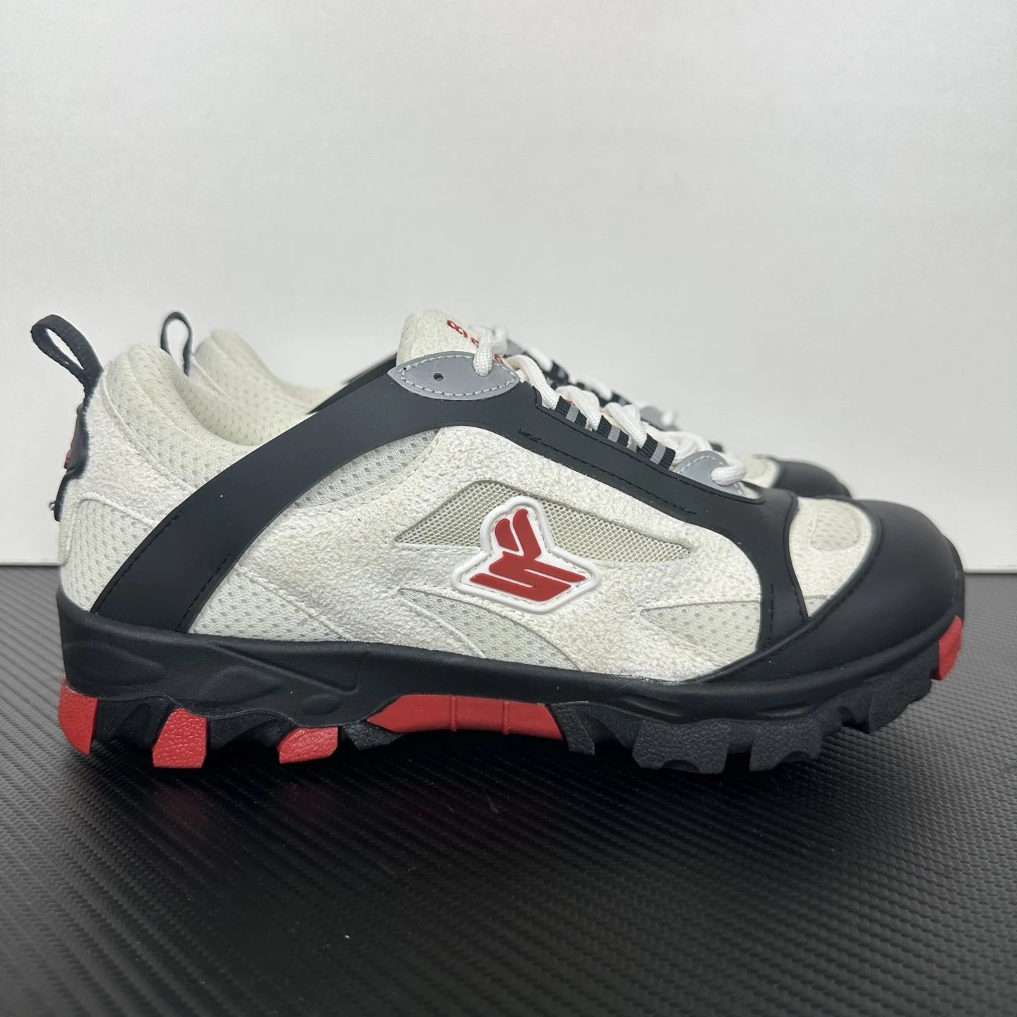Adventurer Wu Jianhao Black and Red F25X104W