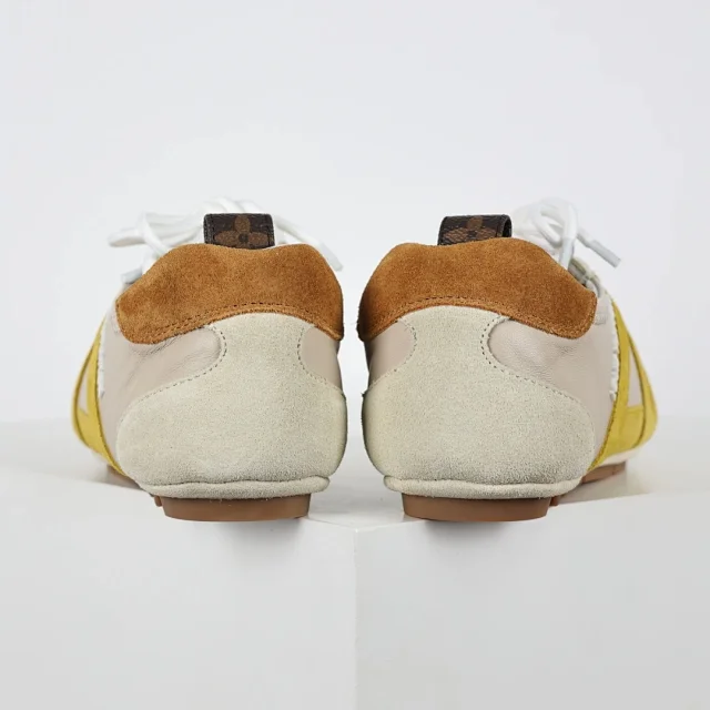 Louis Vuitton Sneakers Low-Profile Lace-Up with V Overlays product detail image 5