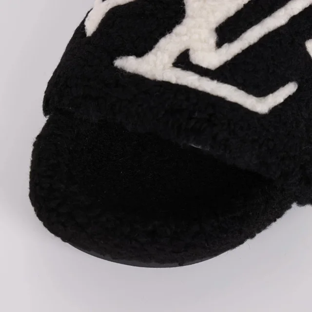 Louis Vuitton Slippers A2 plush open-toe slide product detail image 20