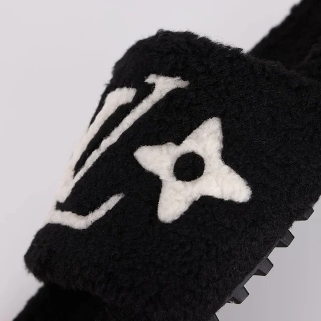 Louis Vuitton Slippers A2 plush open-toe slide product detail image 24