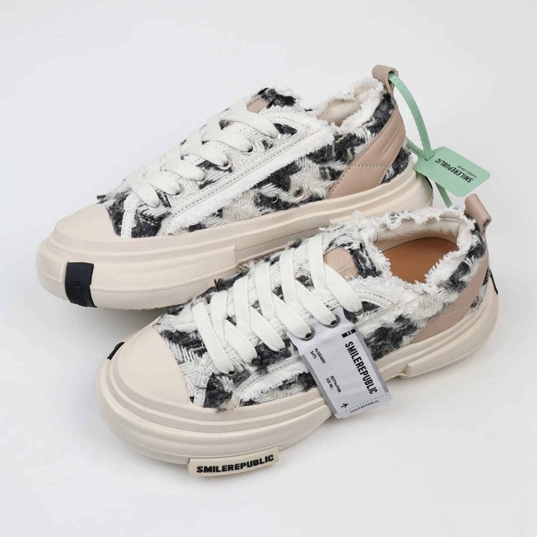 SMILEREPUBLIC Sneakers Low-top frayed canvas platform — Open Smile Black and White