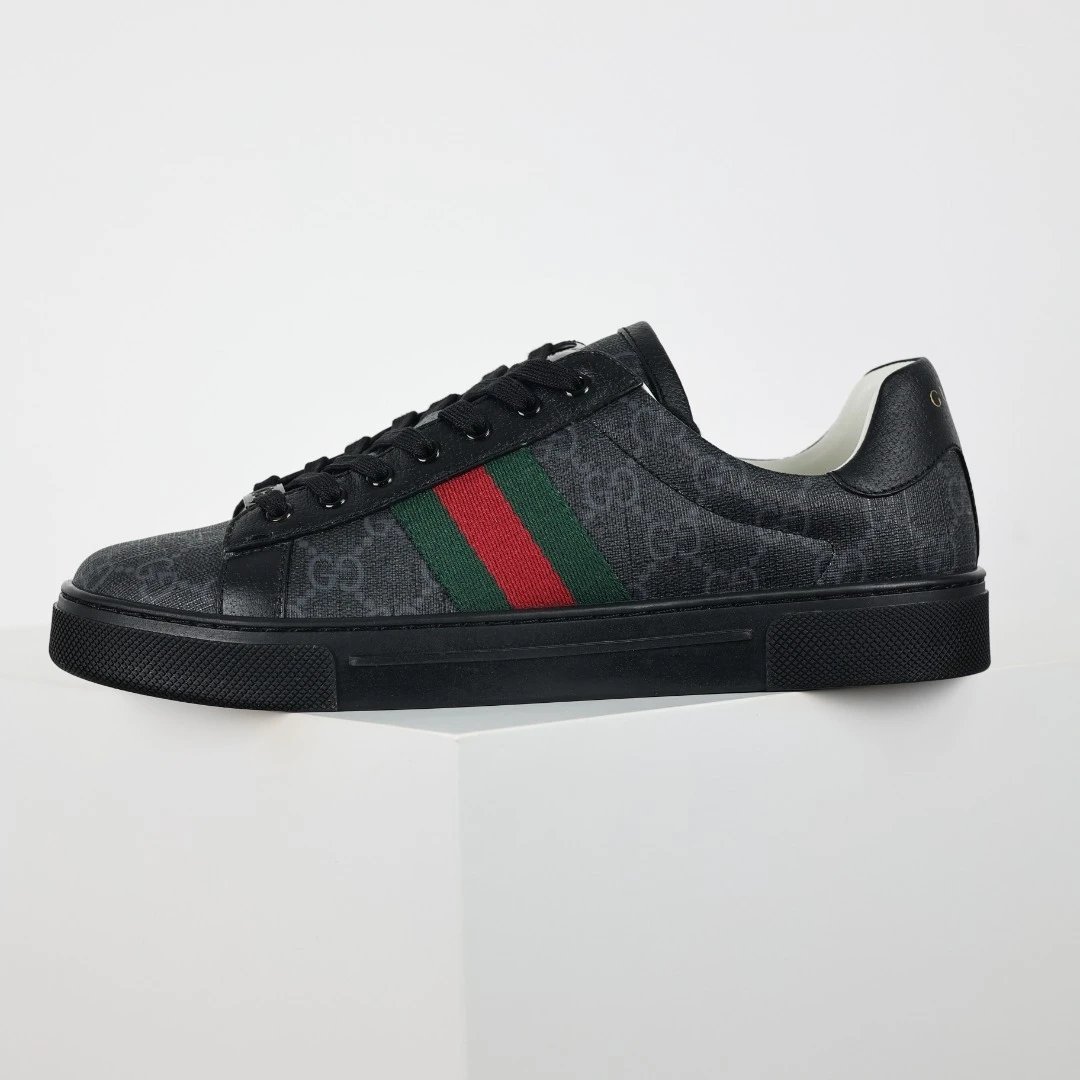 Gucci Sneakers Low-top GG canvas with Web stripe — GUCCI CLASSIC SHOES BLACK