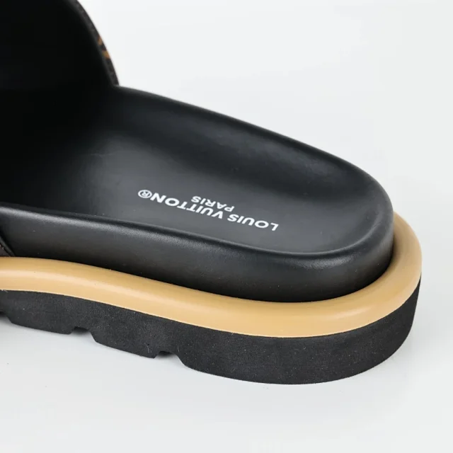 Louis Vuitton Sandals C8 Monogram Slide product detail image 15