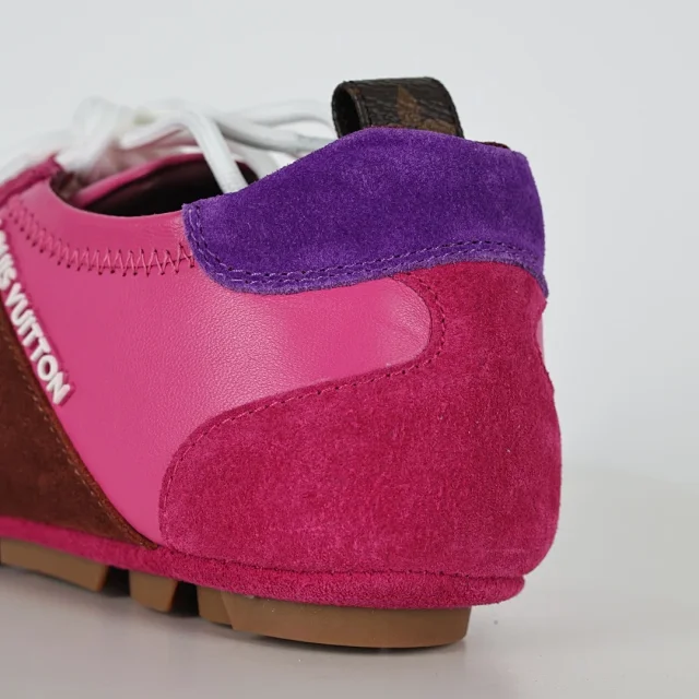 Louis Vuitton Sneakers Low-Profile Lace-Up with V Overlays product detail image 33