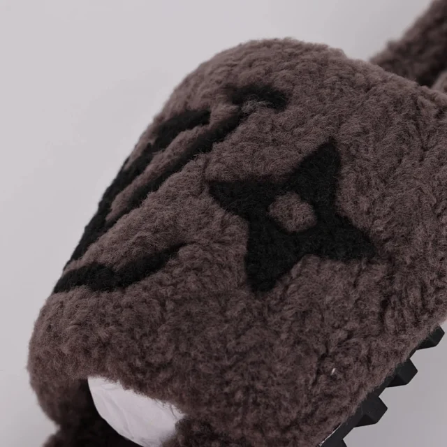 Louis Vuitton Slippers A2 plush open-toe slide product detail image 29