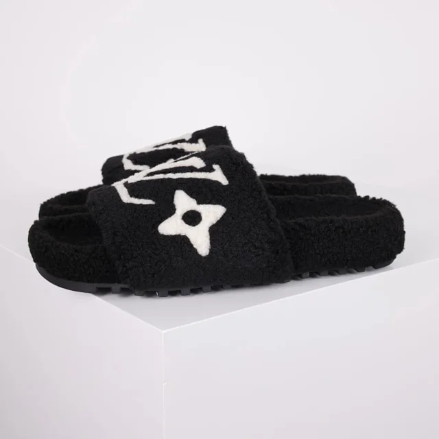 Louis Vuitton Slippers A2 plush open-toe slide product detail image 28